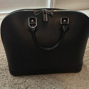 Louis Vuitton Epi Leather Alma PM BLACM